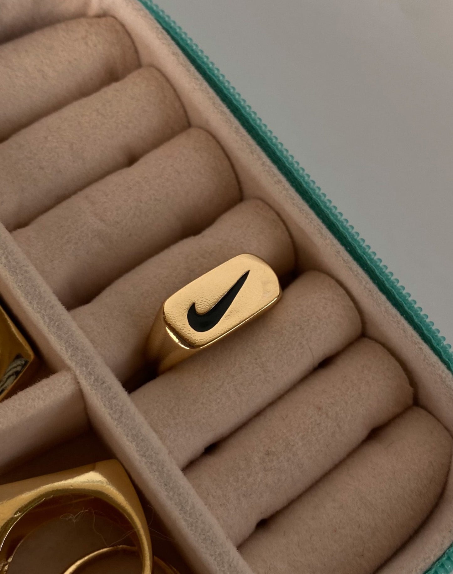 Sport swooshy Vintage Ring