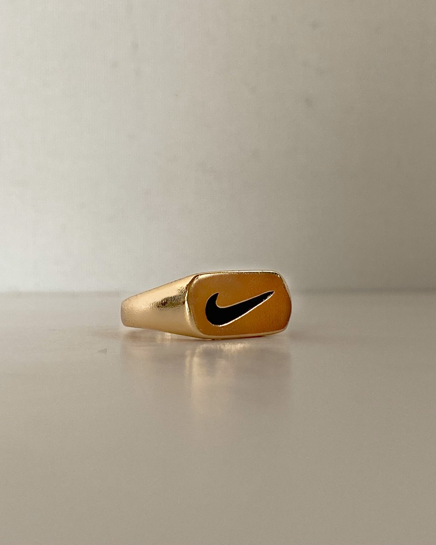 Sport swooshy Vintage Ring