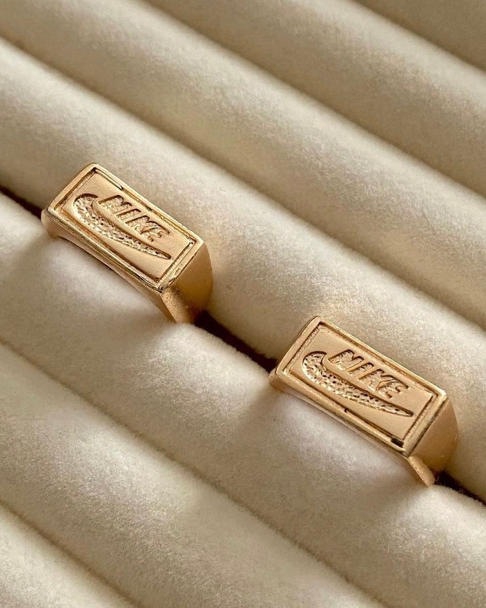 Sparkle Swooshy Vintage Ring