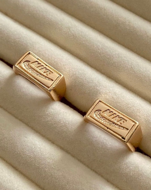 Sparkle Swooshy Vintage Ring